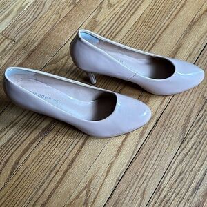Madden girl, beige, 3.5in heel, brand new. Size 9.